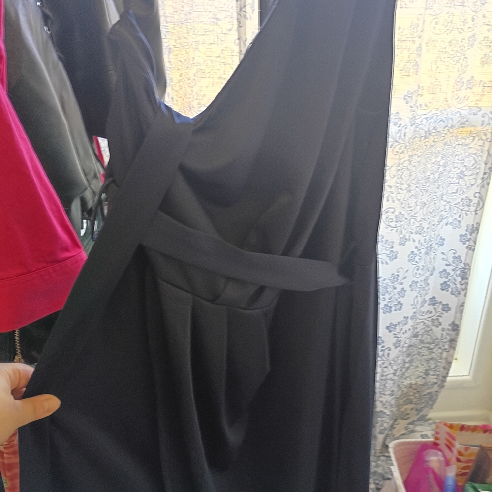 Asymmetric One-Shoulder Black Dress - Picture 3 of 4